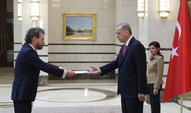 Büyükelçilerden Cumhurbaşkanı Erdoğan'a güven mektubu