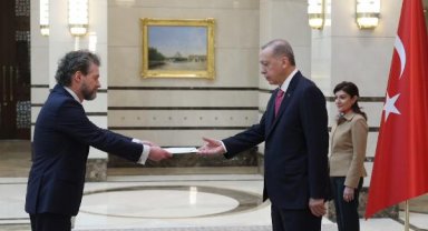 Büyükelçilerden Cumhurbaşkanı Erdoğan'a güven mektubu