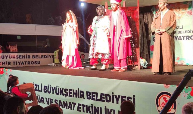 Büyükşehir afetzedelere moral oluyor