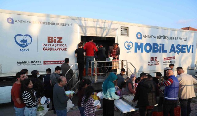 Büyükşehir'den mahallelerde sıcak yemek dağıtımı