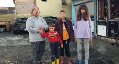 Çadır yandı; 10 kişilik depremzede aile sokakta kaldı