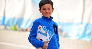 Çadırda kalan küçük Mehmet: Kitap istiyorum