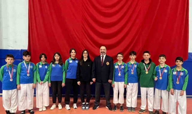 Çayırova Belediyesi karate takımı 7 madalya kazandı