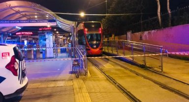 Cevizlibağ'da tramvay raydan çıktı-1
