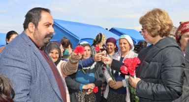 CHP heyeti, Malatya'da depremzede kadınlarla bir araya geldi