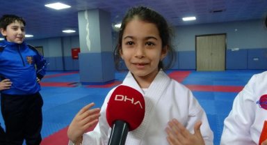 Çocuklar, aileleriyle birlikte 'karateci' oldu