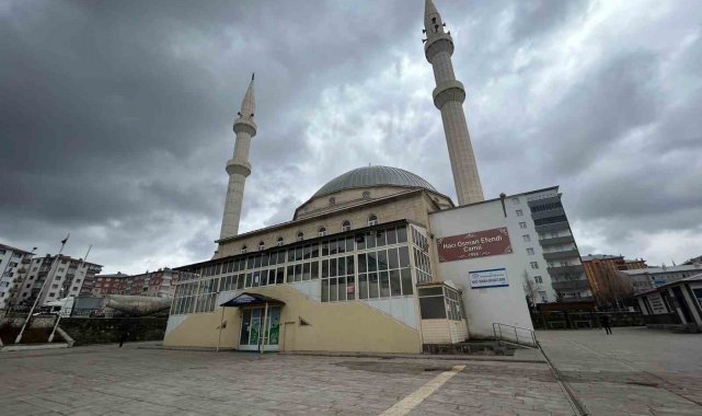 Çocukların biber gazlı oyunu cami cemaatini namazından etti, imam teravih namazını tamamlayamadı