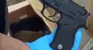 Çorapların içinden tabanca çıktı