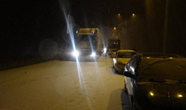 Çorum'da yoğun kar yağışı ulaşımı etkiledi