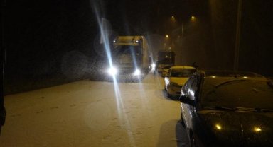 Çorum'da yoğun kar yağışı ulaşımı etkiledi