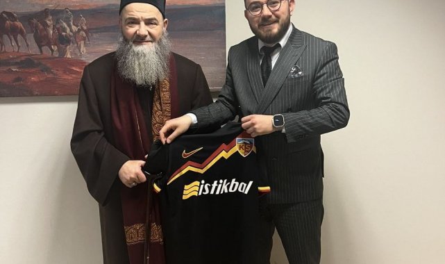 Cübbeli Ahmet Hoca'ya Kayserispor forması hediye edildi