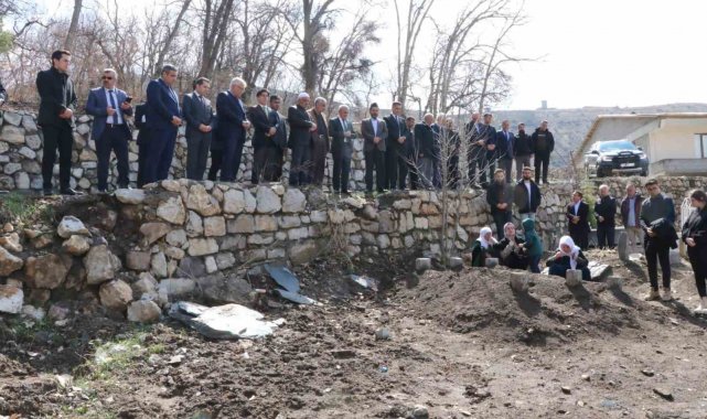 Çukurca'da deprem şehitleri anıldı