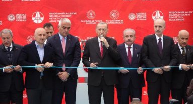 Cumhurbaşkanı Erdoğan: Çanakkale, Türkiye Cumhuriyeti'nin kuruluş müjdesidir