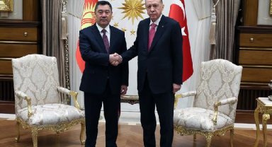 Cumhurbaşkanı Erdoğan, Kırgızistan Cumhurbaşkanı Caparov ile bir araya geldi