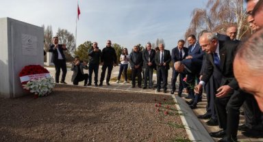 Deniz Baykal, '1 Mart'ta anıldı