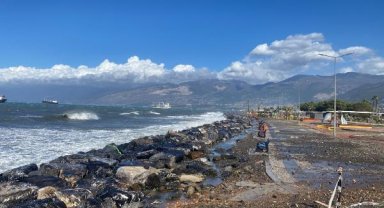 Deniz seviyesinin yükseldiği İskenderun'da balıkçı barınağı su altında
