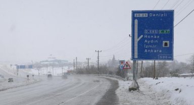 Denizli'de yüksek kesimlerde kar yağışı etkili oldu