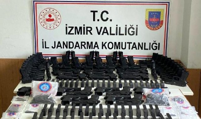 Depoya baskında 64 ruhsatsız tabanca ele geçirildi; 2 gözaltı