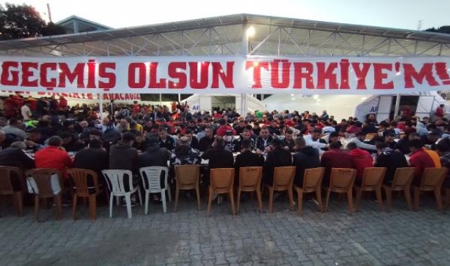 Deprem bölgesi Hatay'da taraftar grupları birlikte iftar yaptı