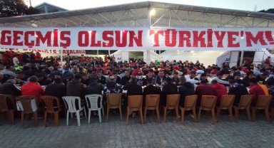Deprem bölgesi Hatay'da taraftar grupları birlikte iftar yaptı