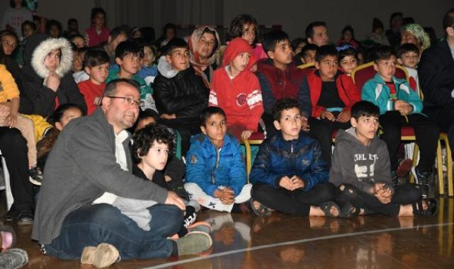 Deprem bölgesi Osmaniye'de çocuklara 'Kral Şakir' morali