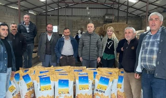 Deprem bölgesindeki çiftçilere ücretsiz ayçiçeği tohumu dağıtıldı