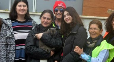 Deprem sonrası kaybettikleri kedileri 'Tarçın'a 29'uncu günde kavuştular