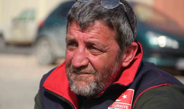 Depremde 27 akrabasını kaybetti, acısına rağmen görevini bırakmadı