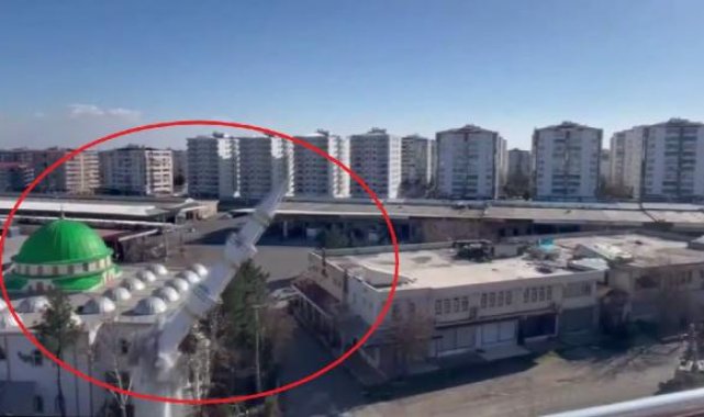 Depremde hasar gören minarenin yıkımı gerçekleştirildi