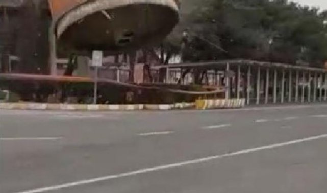 Depremde hasar gören su kulesi kontrollü olarak yıkıldı