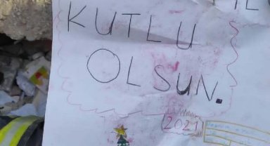 Depremde ölen 9 yaşındaki Mehmet, çizdiği yılbaşı resminde depremsiz yıl dilemiş