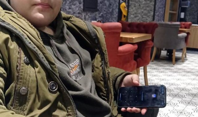 Depremde ölen çocuğun cep telefonunu iade etmek için babadan para istediler