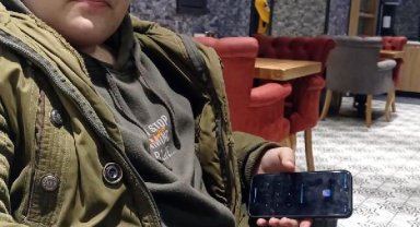 Depremde ölen çocuğun cep telefonunu iade etmek için babadan para istediler