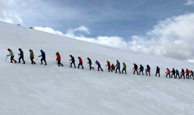 Depremden döndüler, Zigana Dağı'nda kış eğitimi gerçekleştirdiler