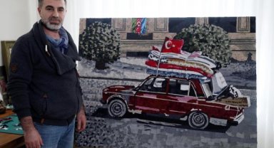 Depremin simge fotoğrafını kumaş parçalarıyla tuvale aktardı