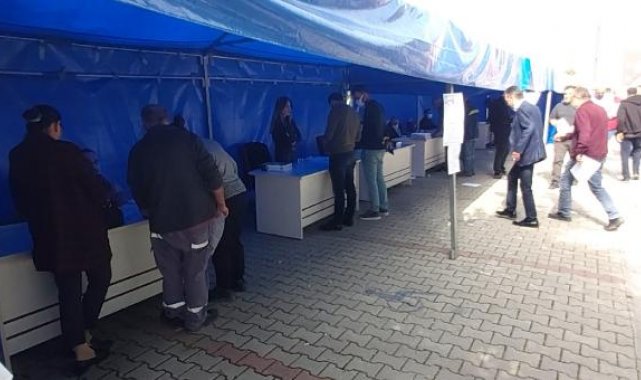 Depremin vurduğu Adana'da, çadırda EYT başvurusu