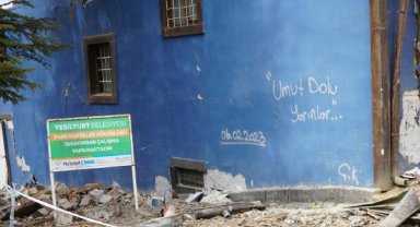Depremin vurduğu Malatya'da duygulandıran duvar yazıları