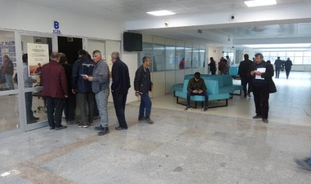 Depremin vurduğu Malatya'da EYT'liler, işlemleri için SGK'ya başvurdu