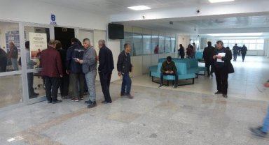 Depremin vurduğu Malatya'da EYT'liler, işlemleri için SGK'ya başvurdu