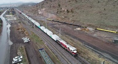 Depremin vurduğu Malatya'ya konteynerler trenle taşınıyor