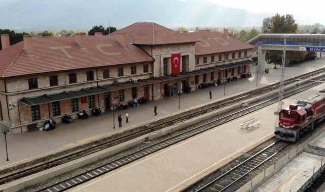 Depremlerin yıkamadığı bina: Erzincan Tren Garı