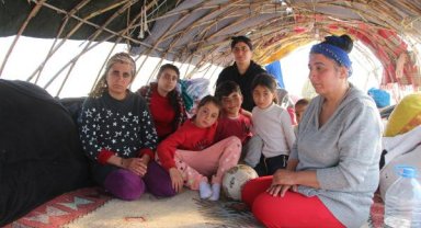 Depremzede aile, sebze serasında kalıyor