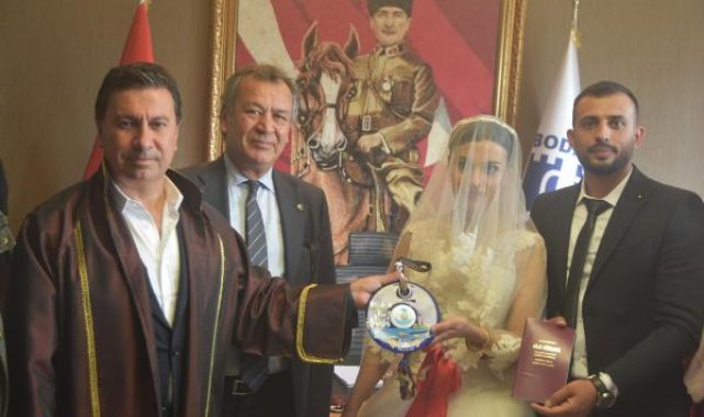 Depremzede çift Bodrum'da evlendi