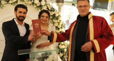 Depremzede çift Manisa'da nikah masasına oturdu