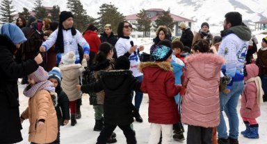 Depremzede çocuklar, 'Kar Festivali'nde moral buldu