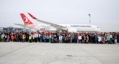 Depremzede çocuklar THY'nin 400'üncü uçağı 'Tek Yürek'te buluştu