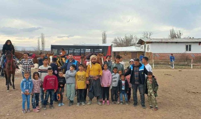Depremzede çocuklara moral etkinliği