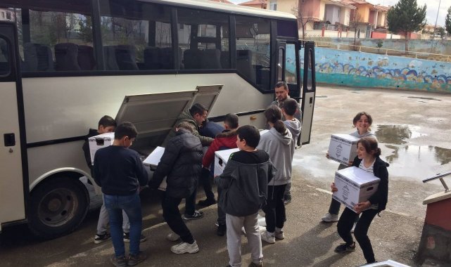 Depremzede öğrencilere öğrenci kardeşlerinden yardım eli