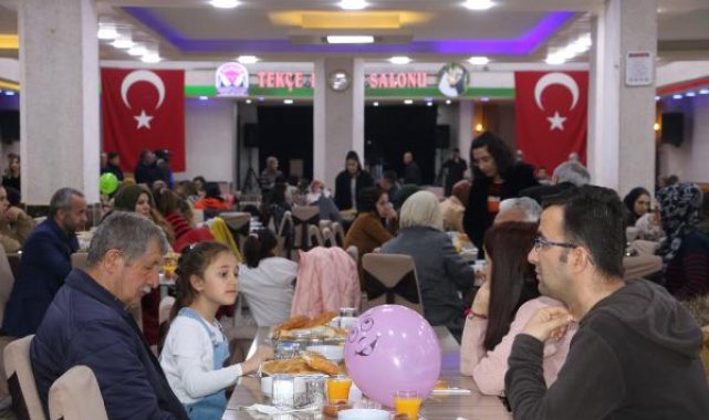 Depremzede vatandaşlar Yüksekova'da iftar sofrasında buluştu
