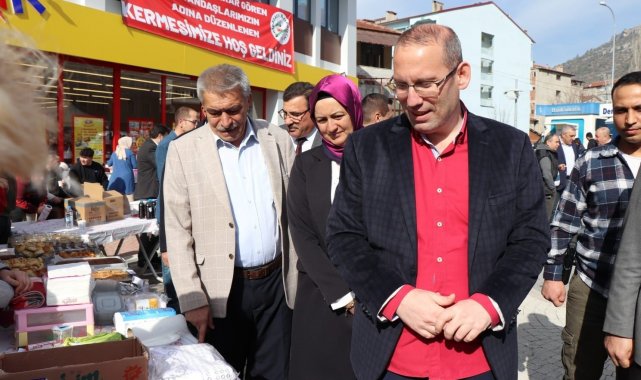 Depremzedeler için hayır çarşısı kuruldu